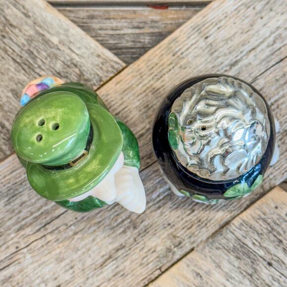 Appletree Designs Leprechaun w Pot of Gold/Silver Salt and Pepper Shaker Set - Picture 6 of 8